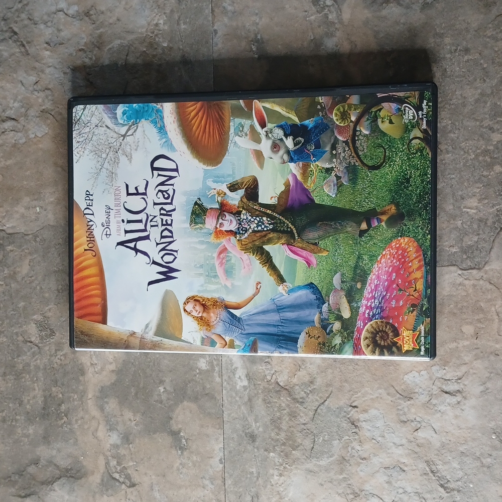 Tim Burton's Alice In Wonderland DVD